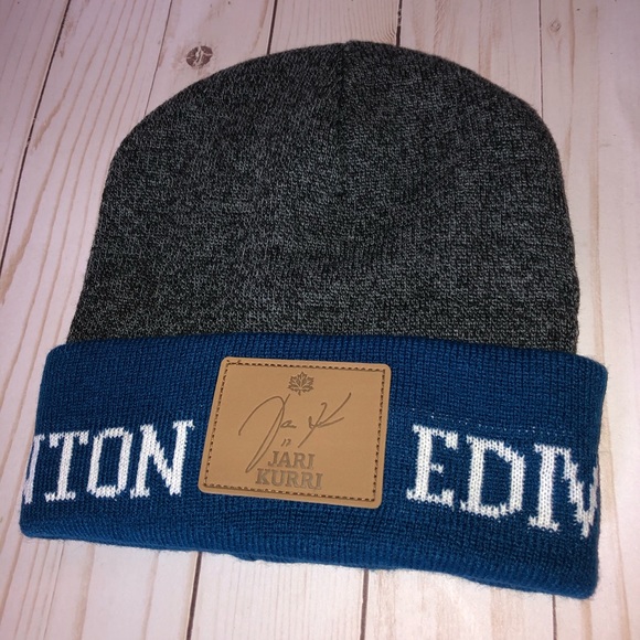 The Alumni Winter Hats by Molson Canadian set of 4 - Picture 4 of 5